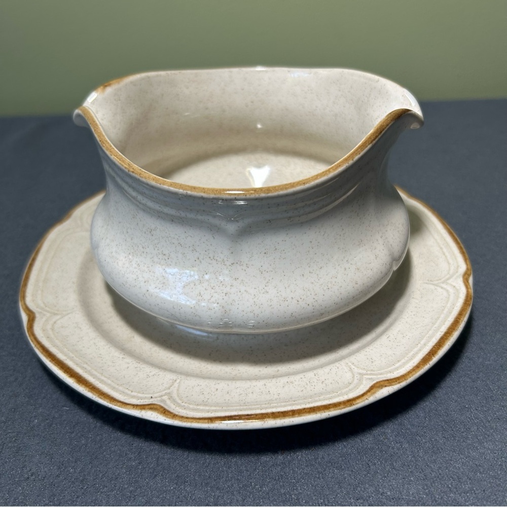 SUMMER SUN GRAVY BOWL W UNDER PLATE Dishwasher Safe